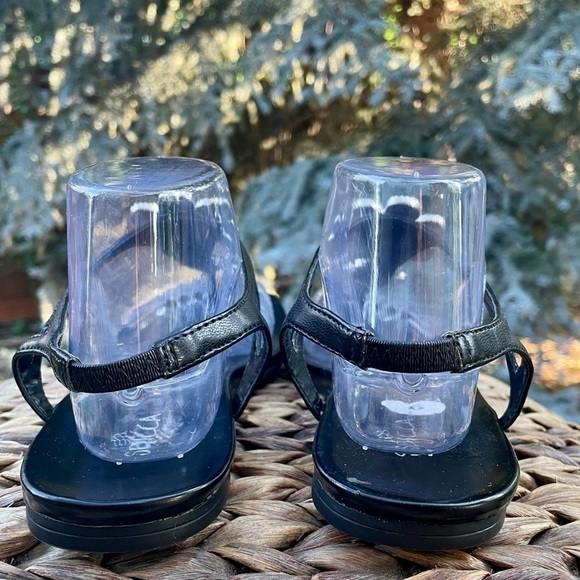 NEW Beautiful Daisy Flower Black Stone T-Strap Thong Toe Sandals. Women size 9 - Picture 4 of 7